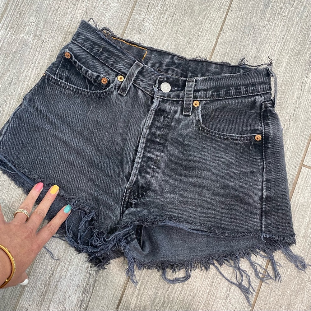 ON HOLD‼️‼️Vintage distressed Levis 501’s💣 - Picture 1 of 7